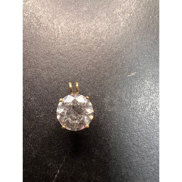 10k gold LUX 8.3mm cubic zirconia pendant - Picture 2 of 9